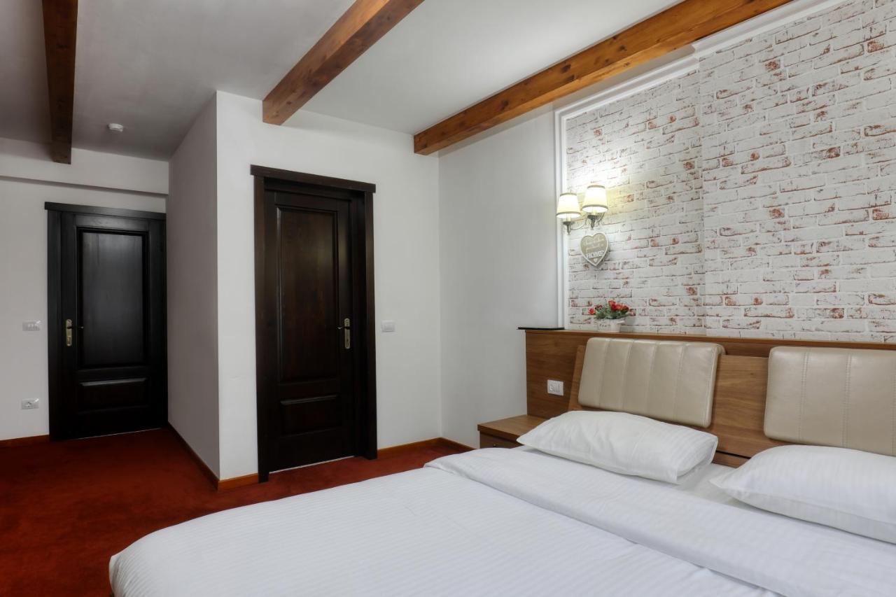 Hotel Ivascu Majszin Kültér fotó