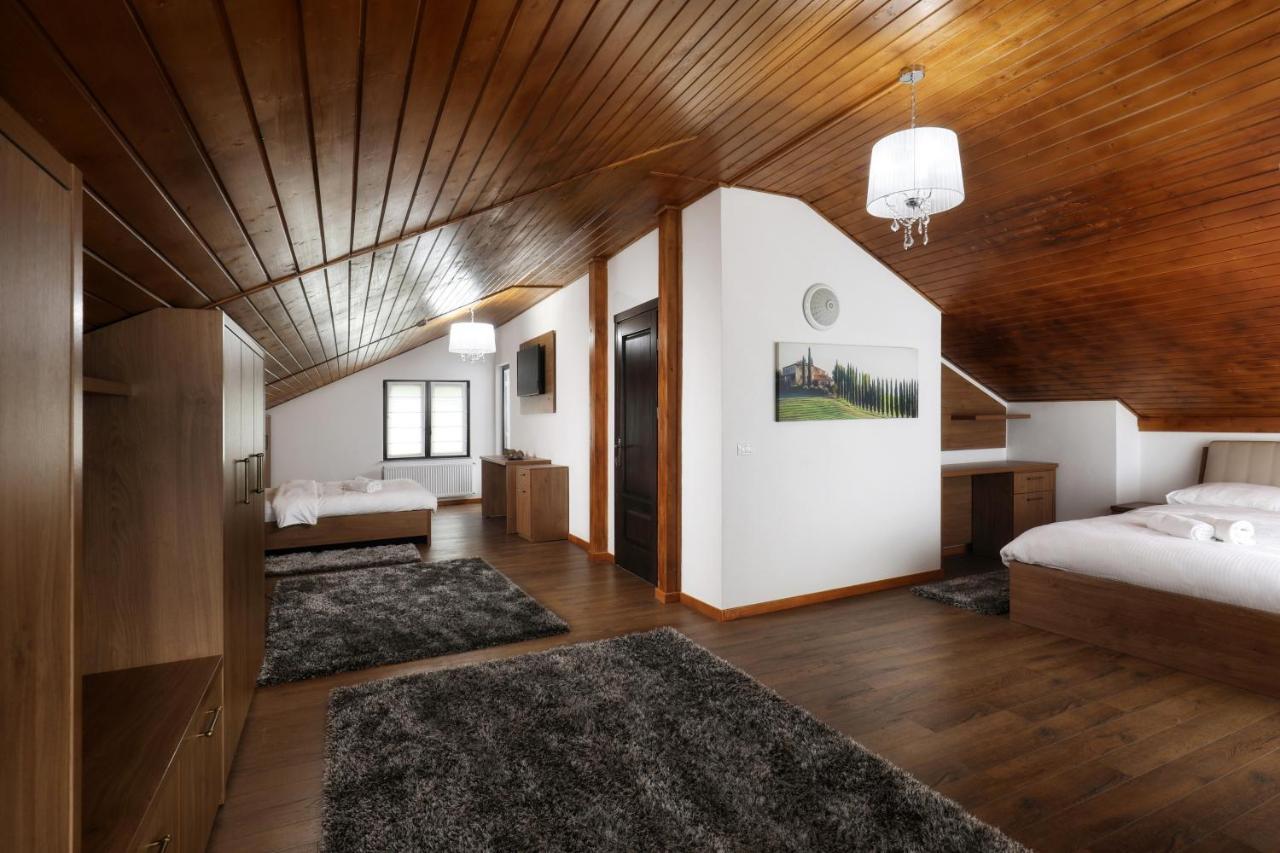 Hotel Ivascu Majszin Kültér fotó