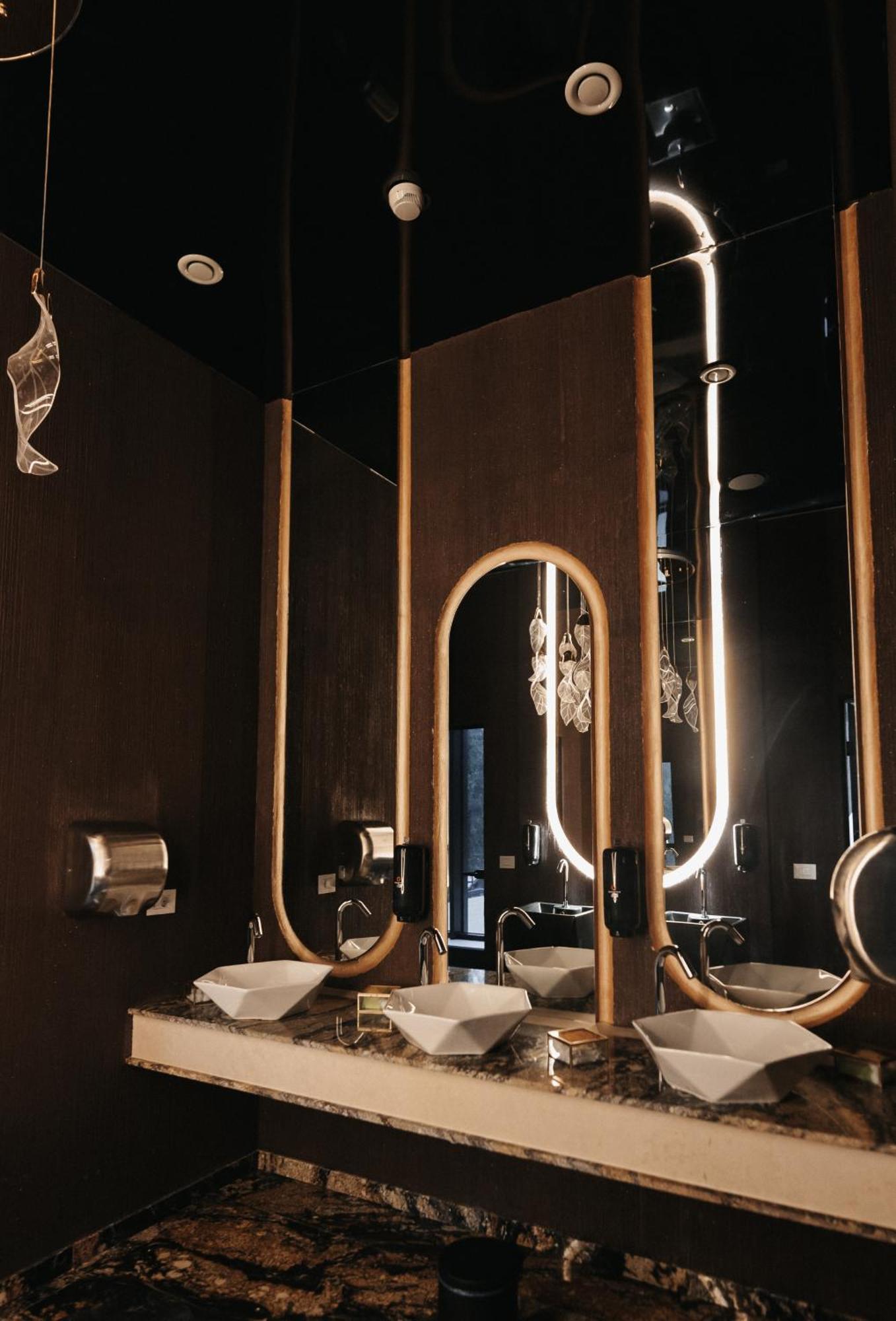 Hotel Ivascu Majszin Kültér fotó
